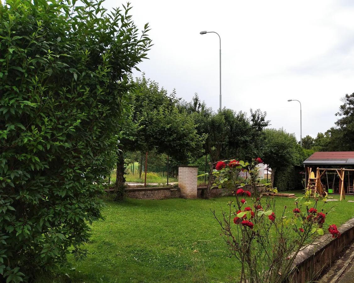Motel Grado Prag Dış mekan fotoğraf